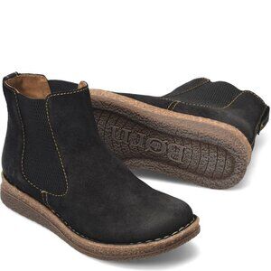 NEW IN BOX Born Faline Chelsea Boot W10 in Black Distressed Suede